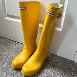 Yellow Hunter original boots size 6